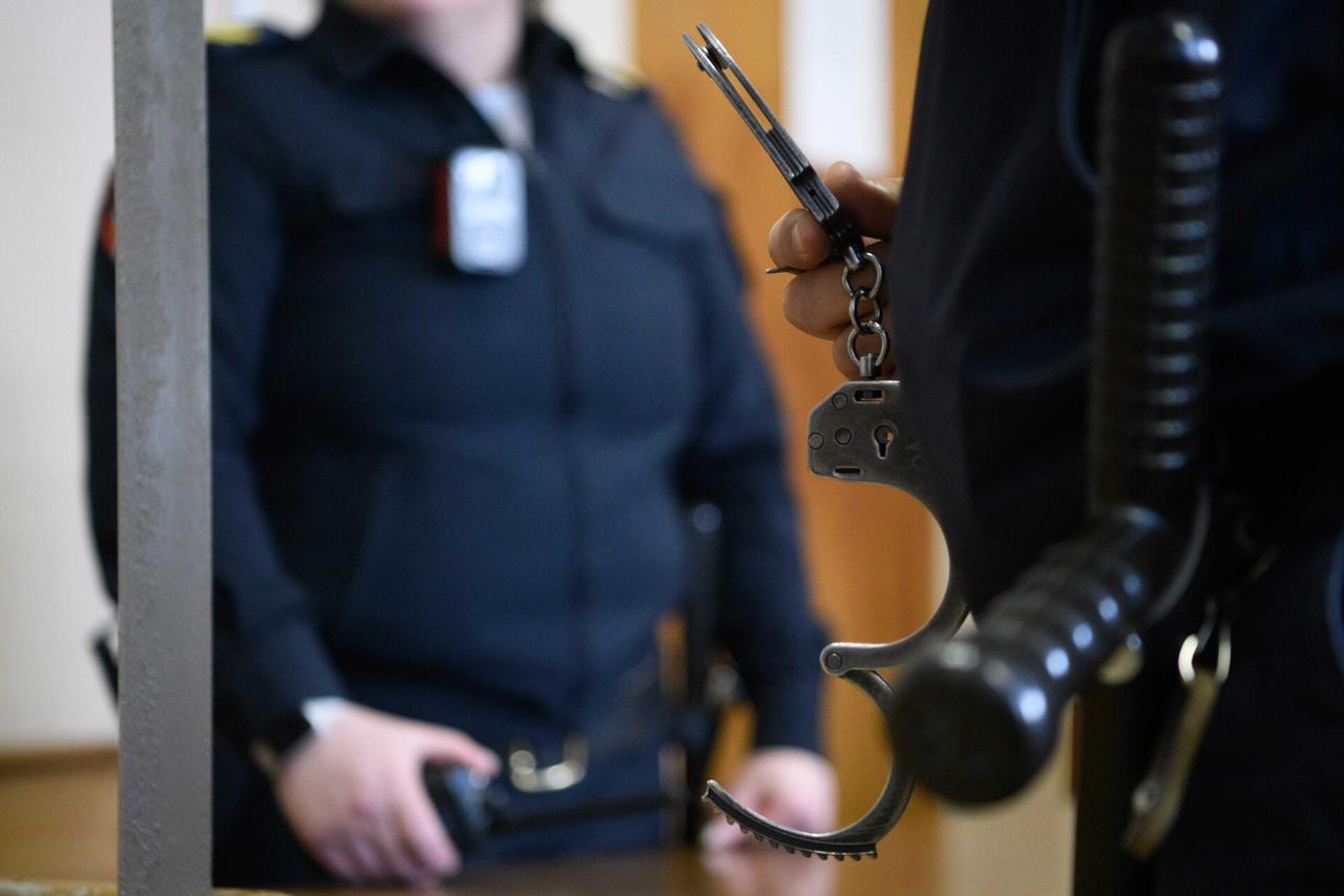 Москвича задержали за кражу машины такси