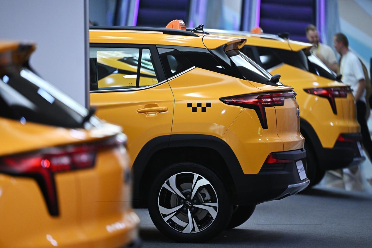 Только восемь марок автомобилей утвердили в России для работы в такси. Но не только отечественных