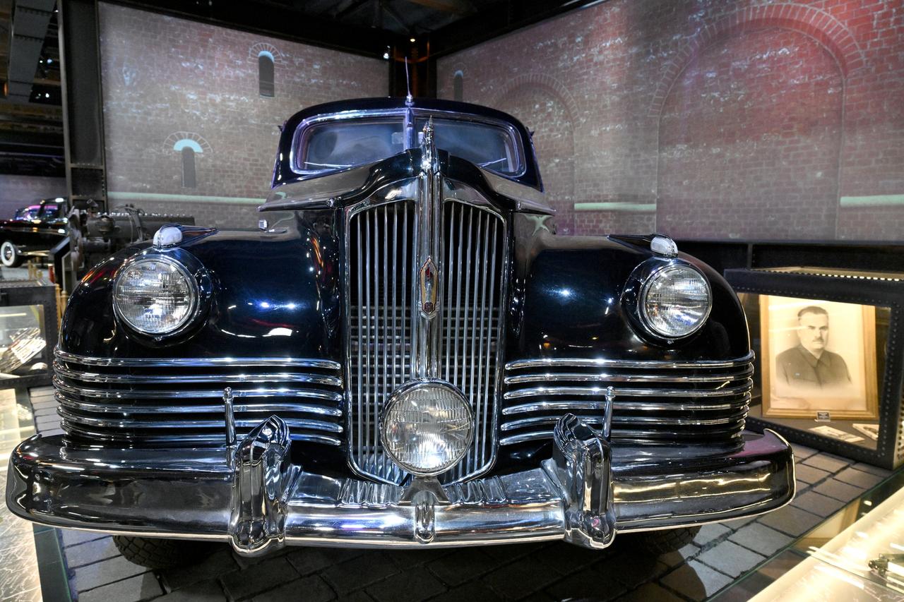 Москвичи вспомнили бронемобиль Сталина и жертву его краш-теста