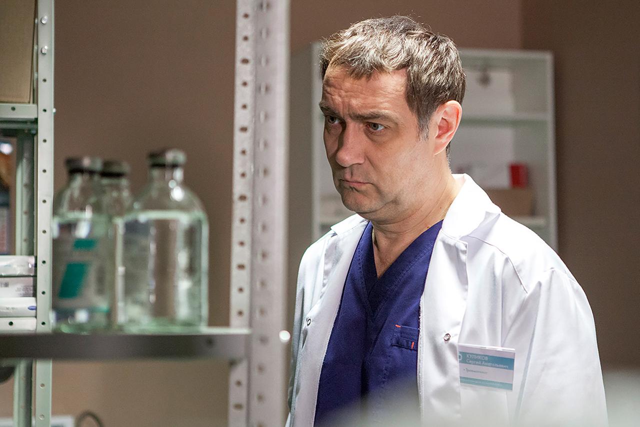 Звезде сериала «Склифосовский» поставили протез. Он снова может ходить!