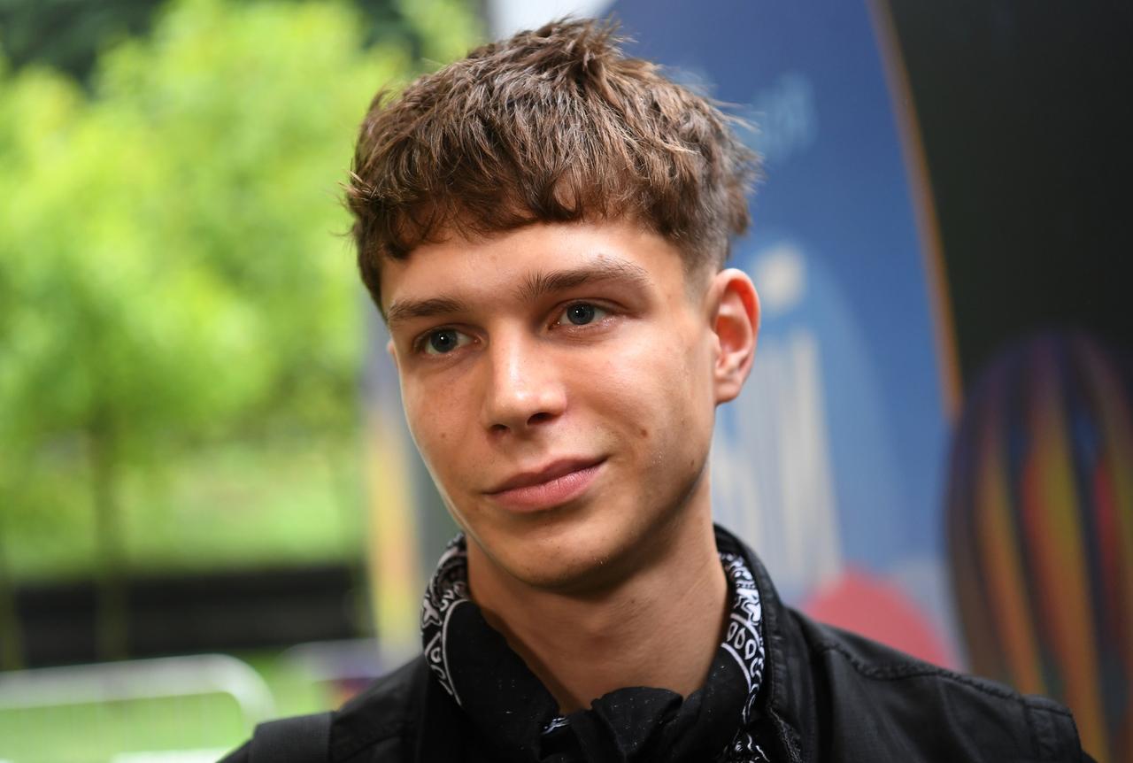 Рядовой Калюжный хорошо устроился. Это мало кому понравилось