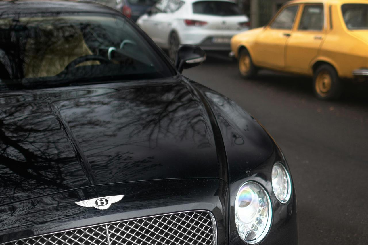 Москвичка на окончание университета подарила себе бентли. Но ей не верят