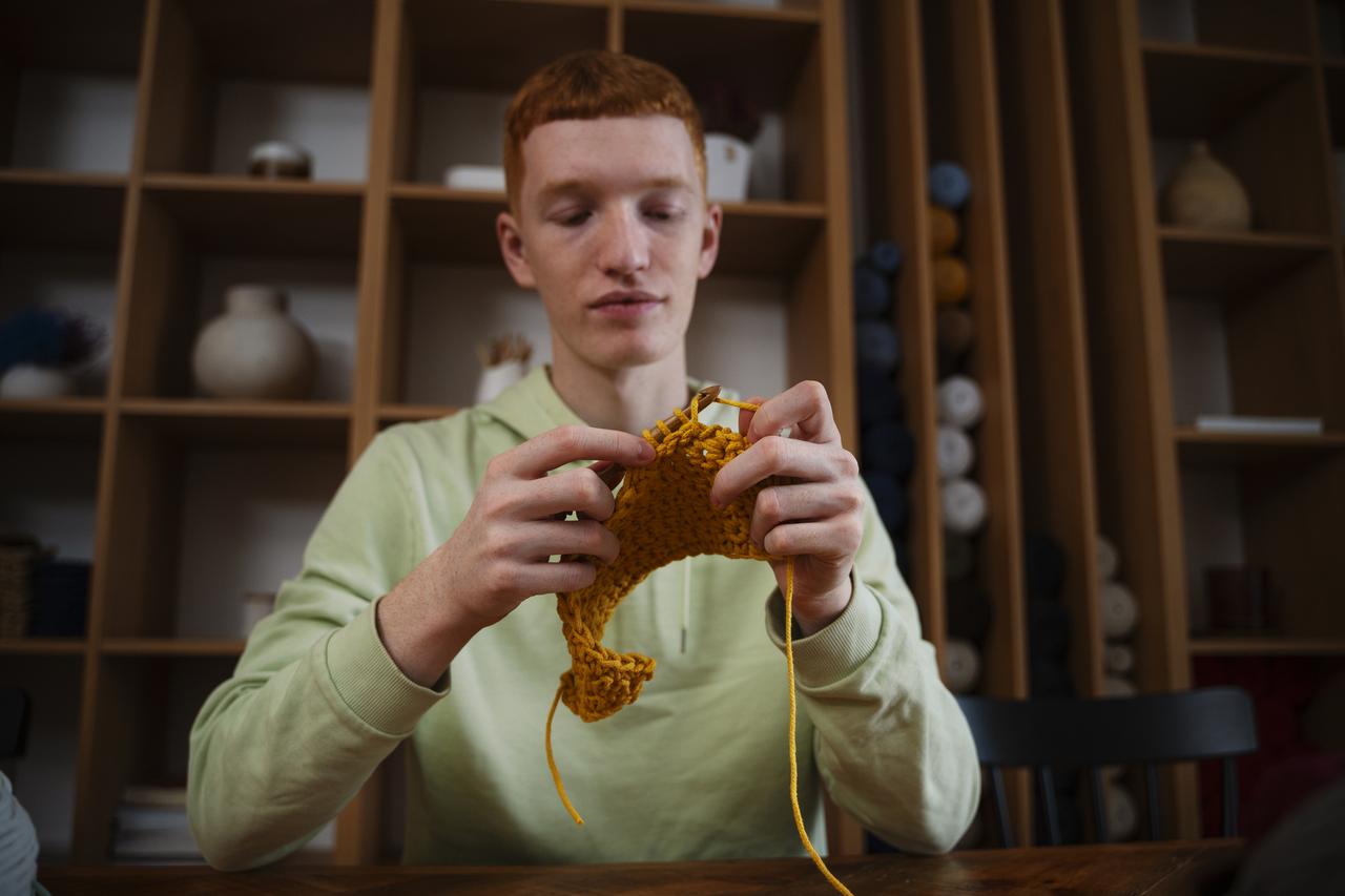 Зумеры подсели на хобби для бабушек!