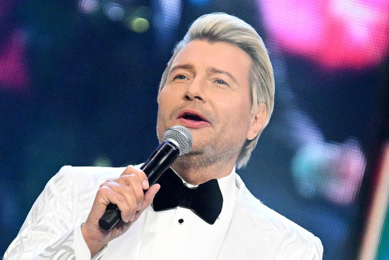 Москвичи случайно встретили Николая Баскова и спели с ним для Надежды Кадышевой