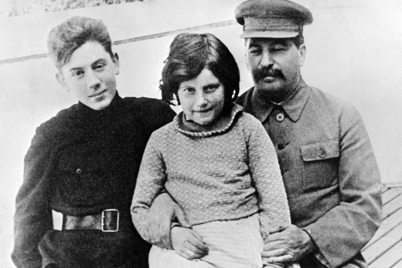 «Здесь училась дочка Сталина!» Москвичи вспомнили знаменитую 110-ю школу