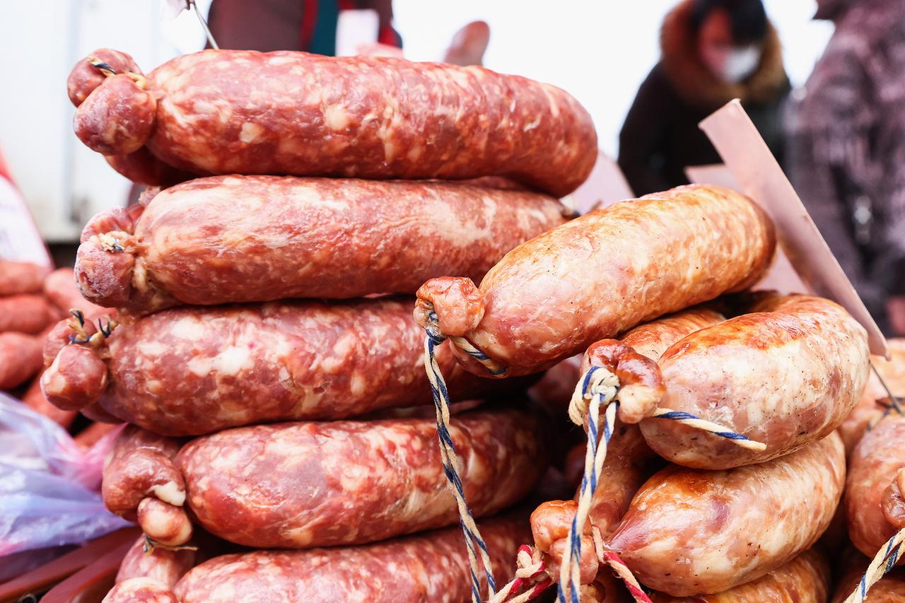 В купатах известного бренда нашли опасную для жизни бактерию