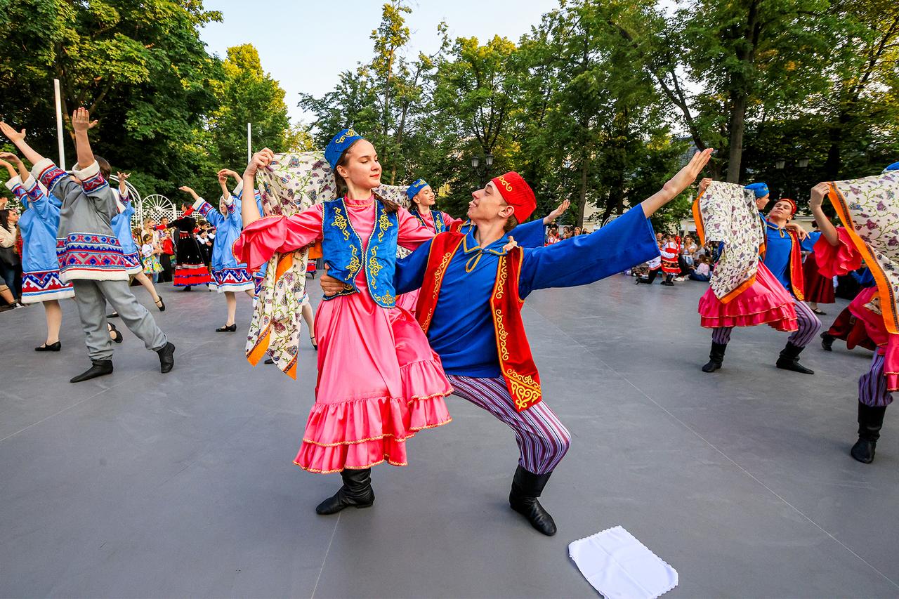 От сальсы до брейкинга. Как Чистопрудный бульвар стал главной танцевальной площадкой Москвы