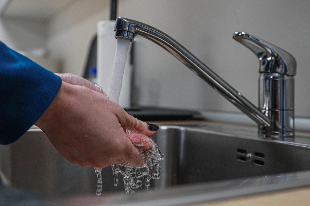 Нет счетчика — плати в три раза больше. Россиян решили простимулировать бережнее относиться к воде дома