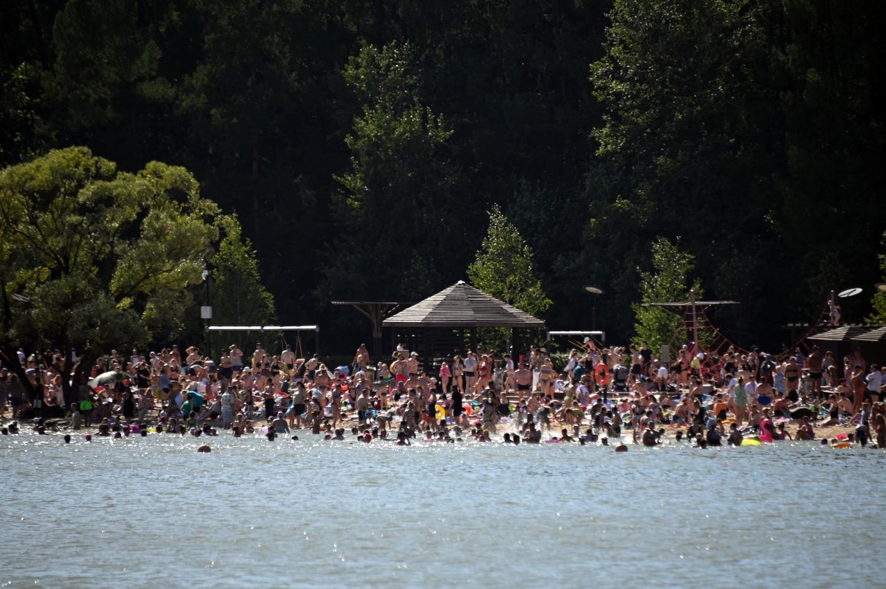 Москвичам назвали разрешенные для купания пляжи