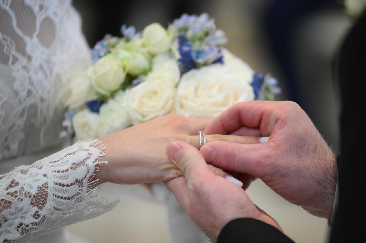 Назван средний возраст вступления москвичек в брак