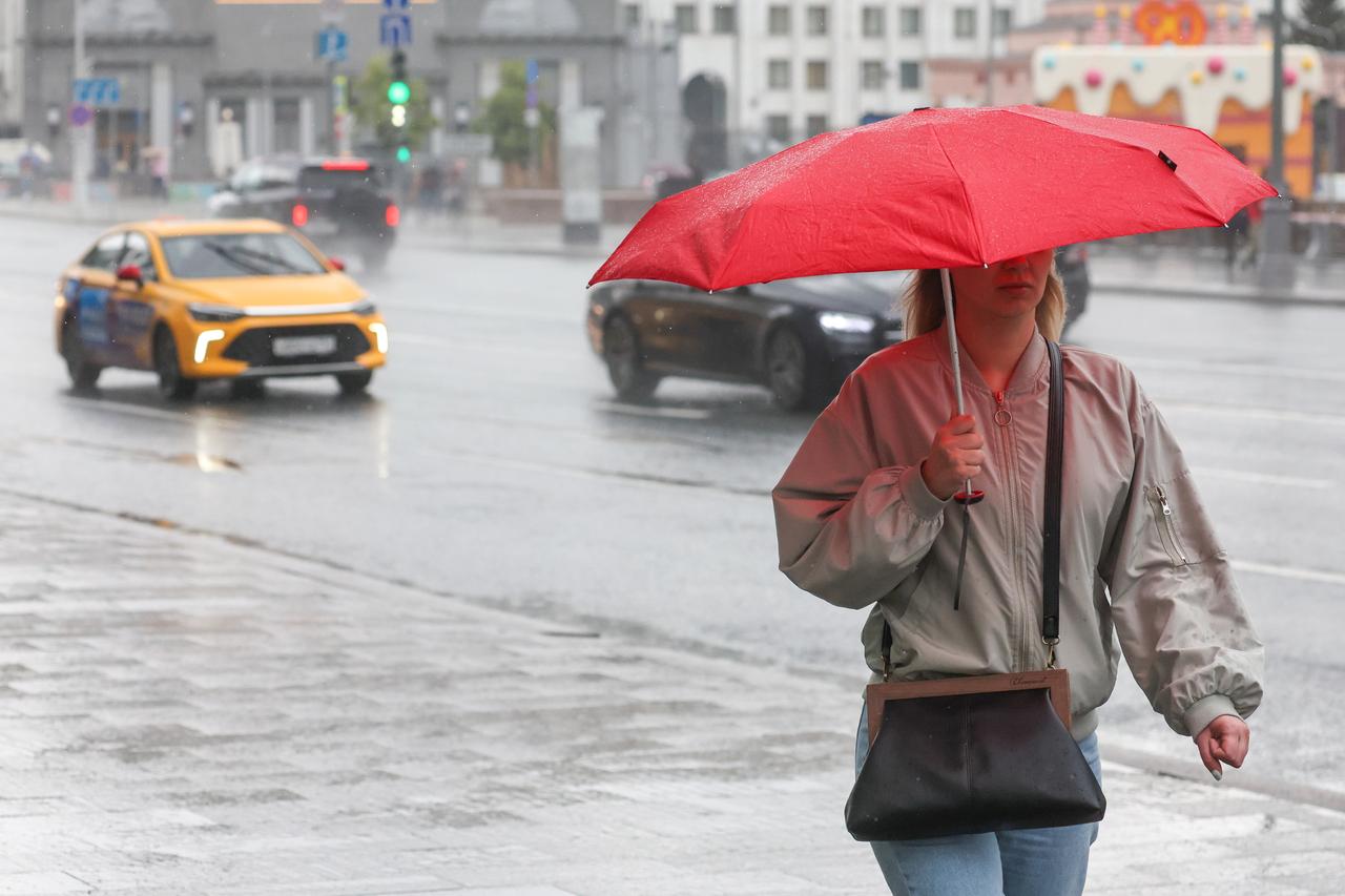 Синоптик спрогнозировал прохладу и дожди в Москве до конца июня