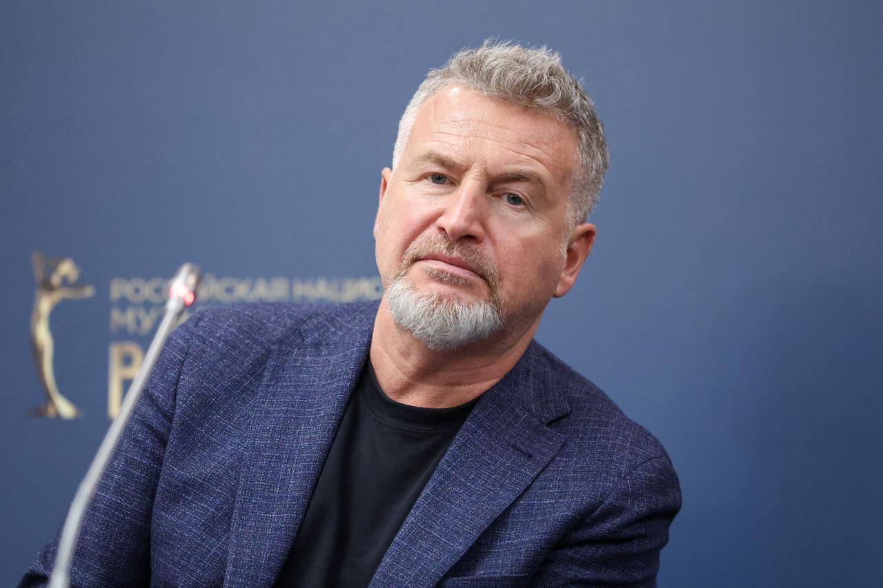 Агутин внезапно выступил на рейсе Москва — Сочи