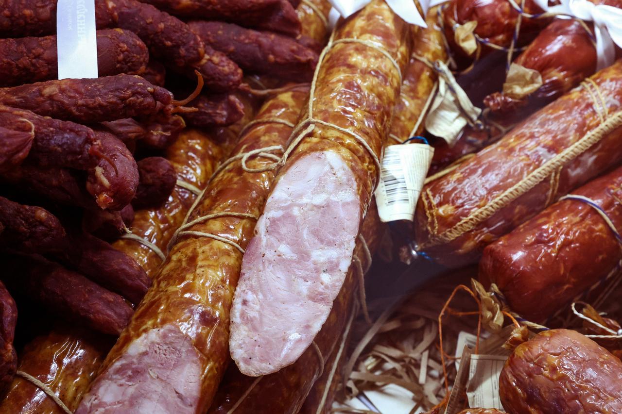 Москвичка съела колбасу со стеклом