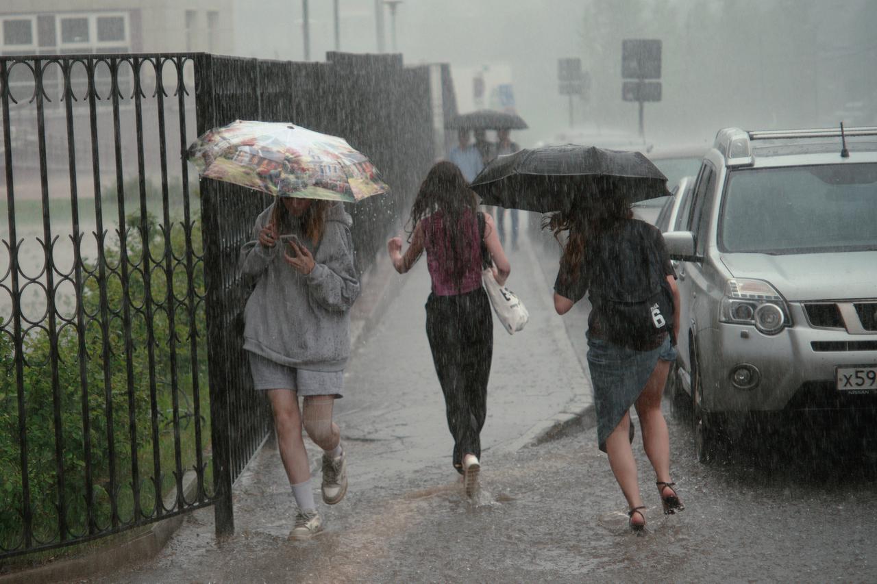 Москвичей предупредили об опасности на улице