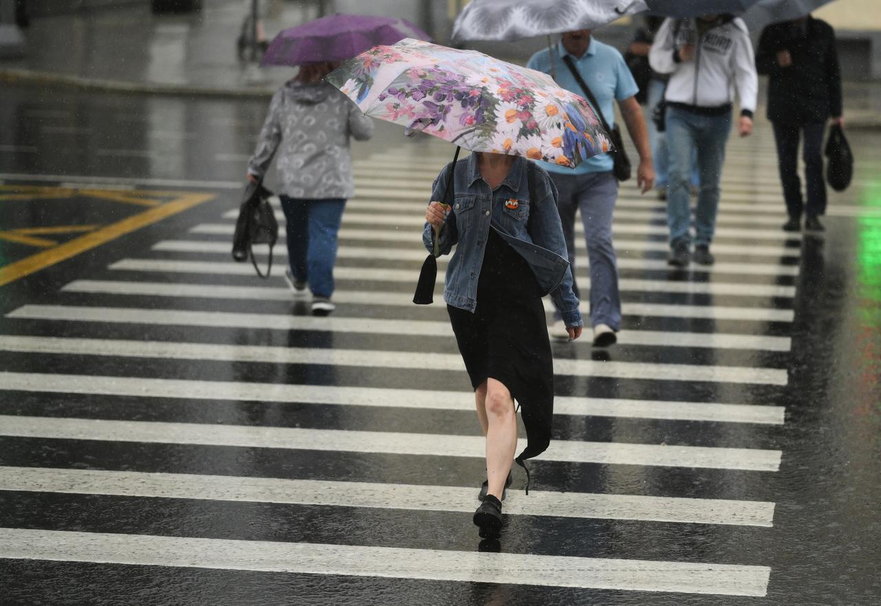 Синоптики предупредили москвичей о ливне и грозе