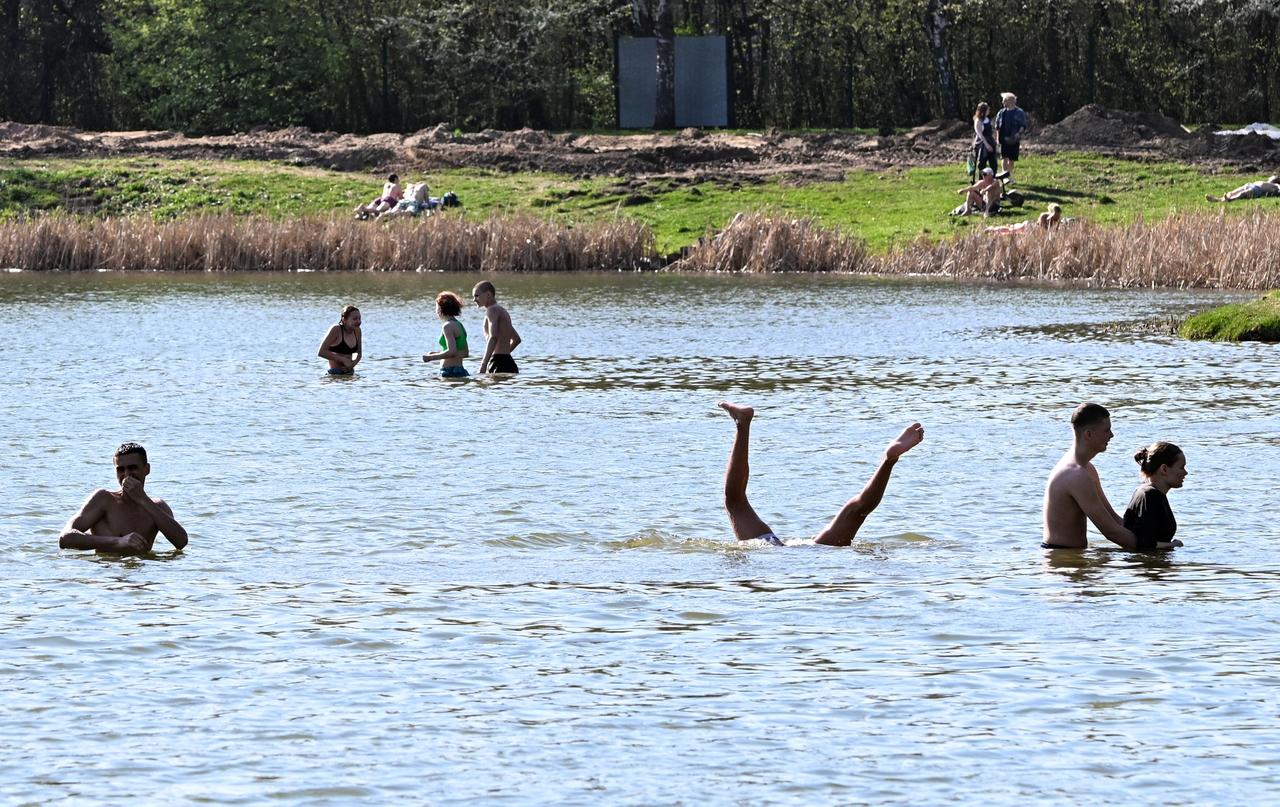 Синоптик сообщил о завершении купального сезона в Москве