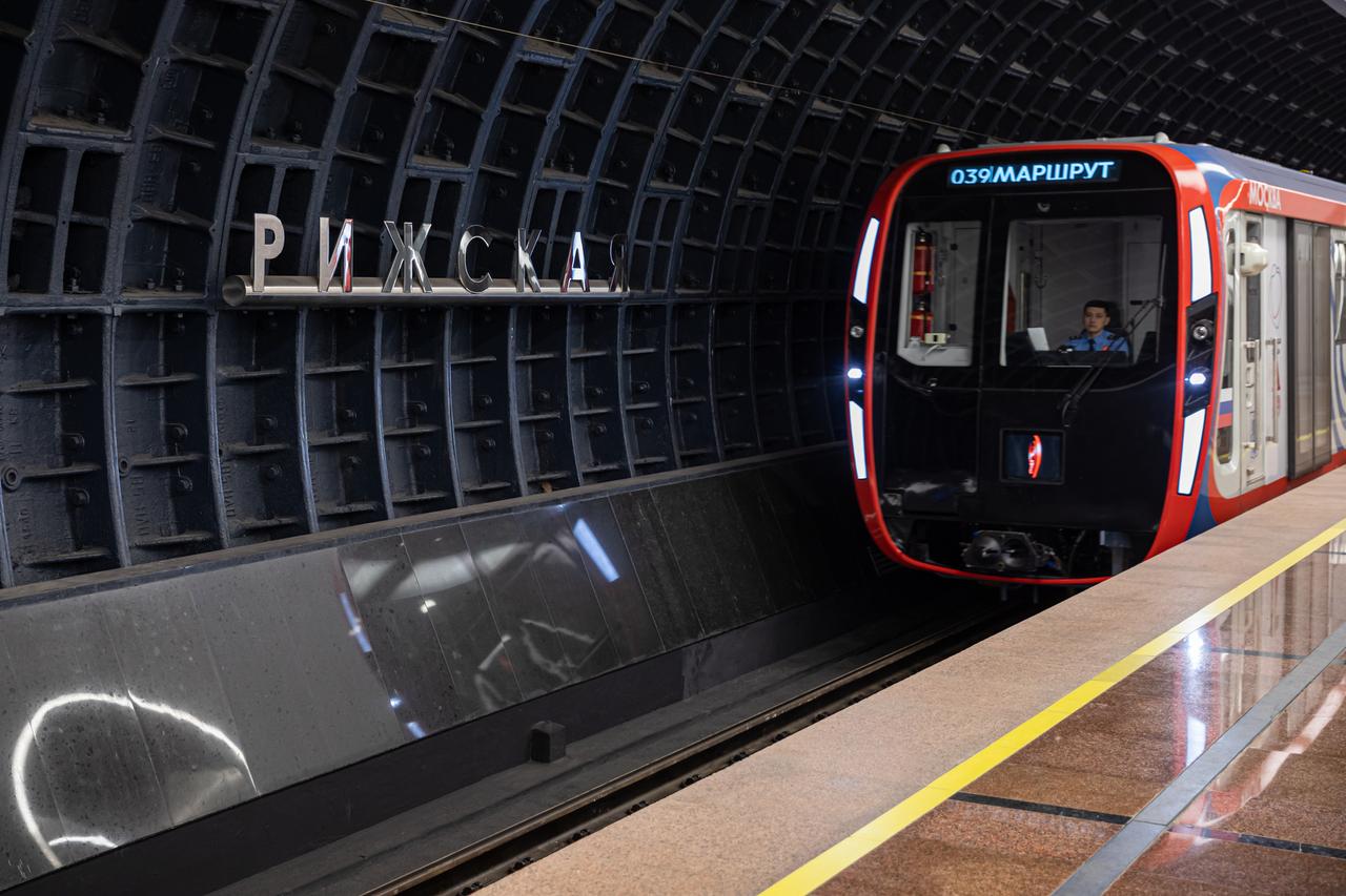 Мужчина устроил стрельбу из аэрозольного пистолета в метро Москвы