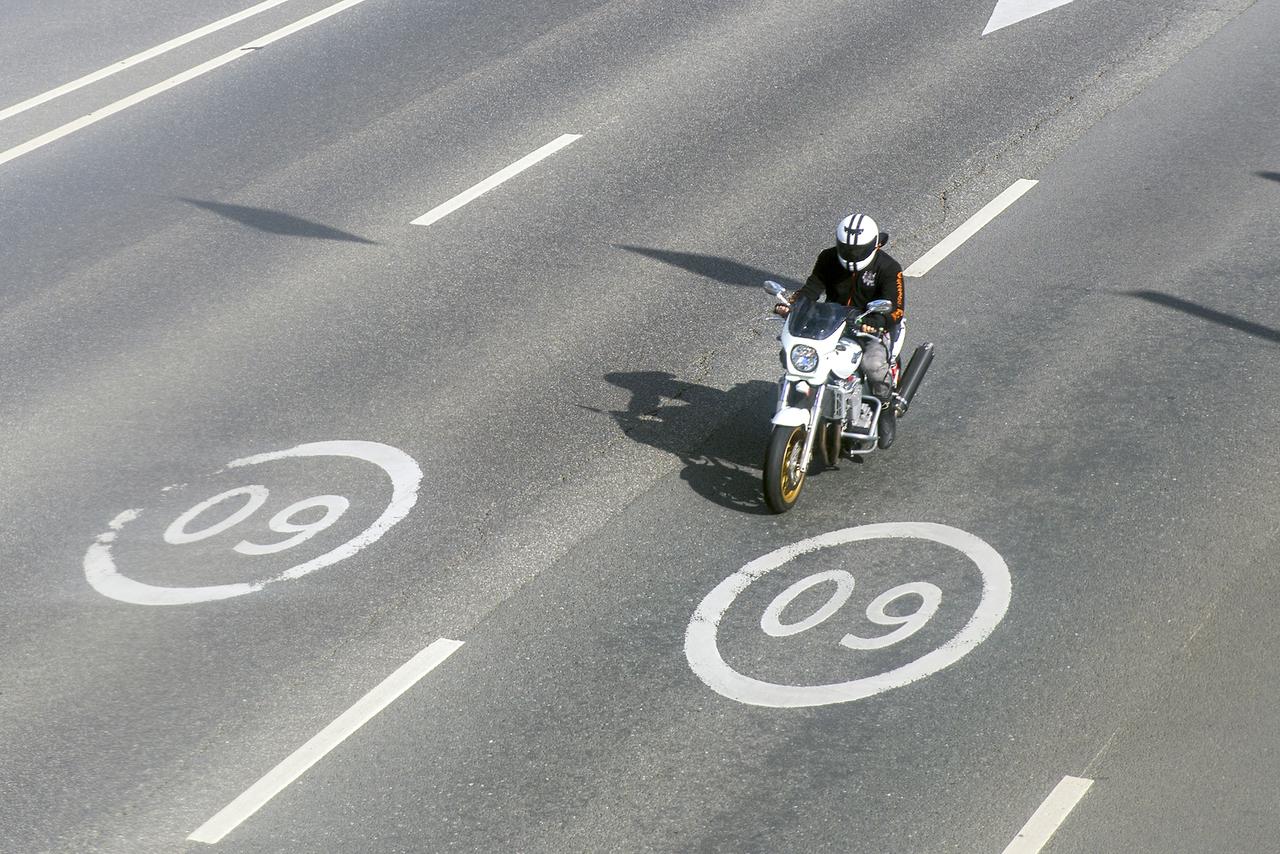 В Подмосковье учитель мчался на урок и разбился на мотоцикле