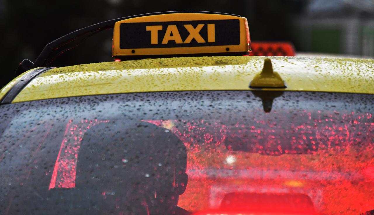 Таксист в Москве за месяц заработал миллион рублей