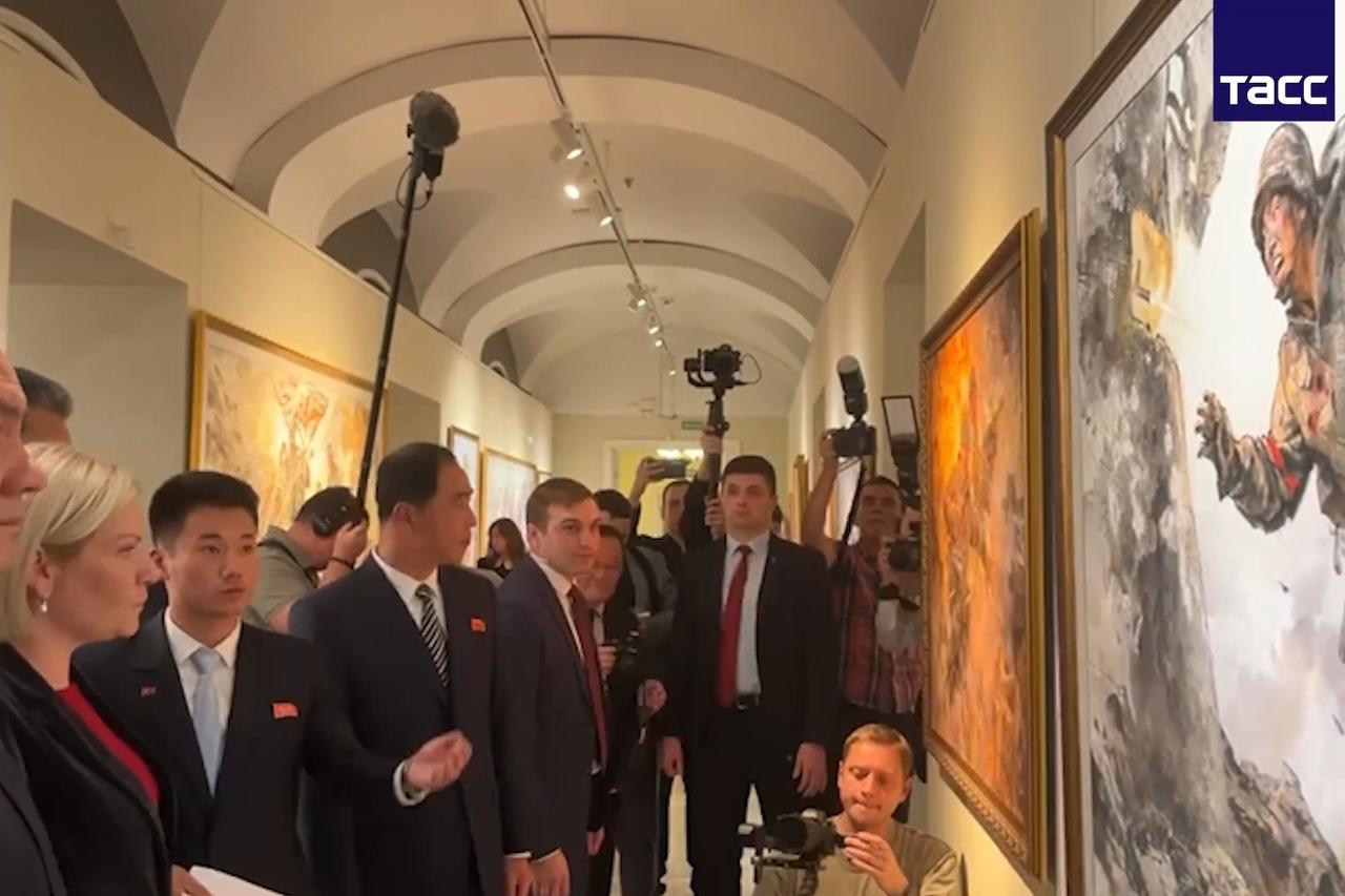 В Москве открылась уникальная выставка искусства КНДР