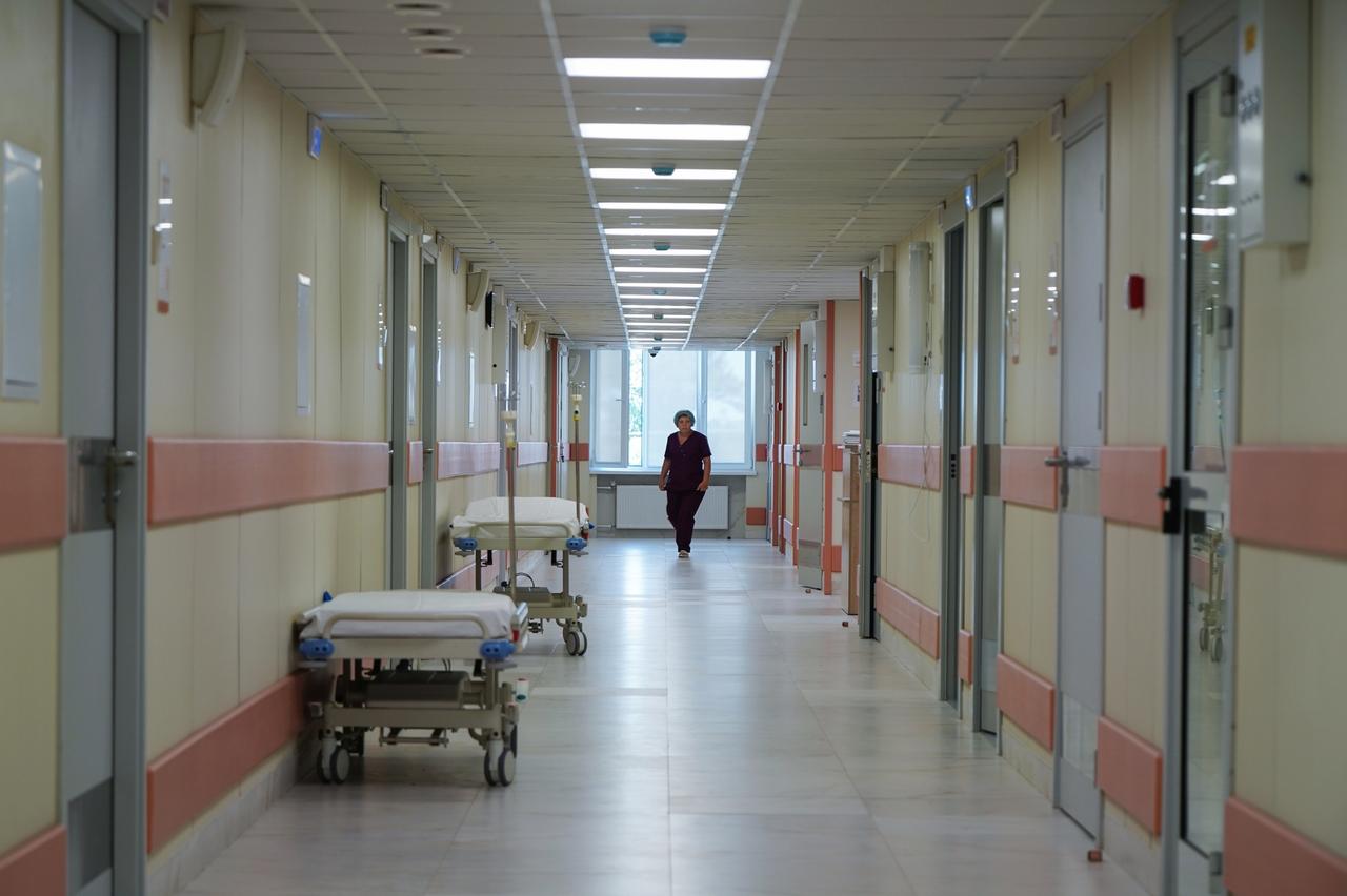 В Москве курьер попытался пронести в больницу гашиш в йогурте