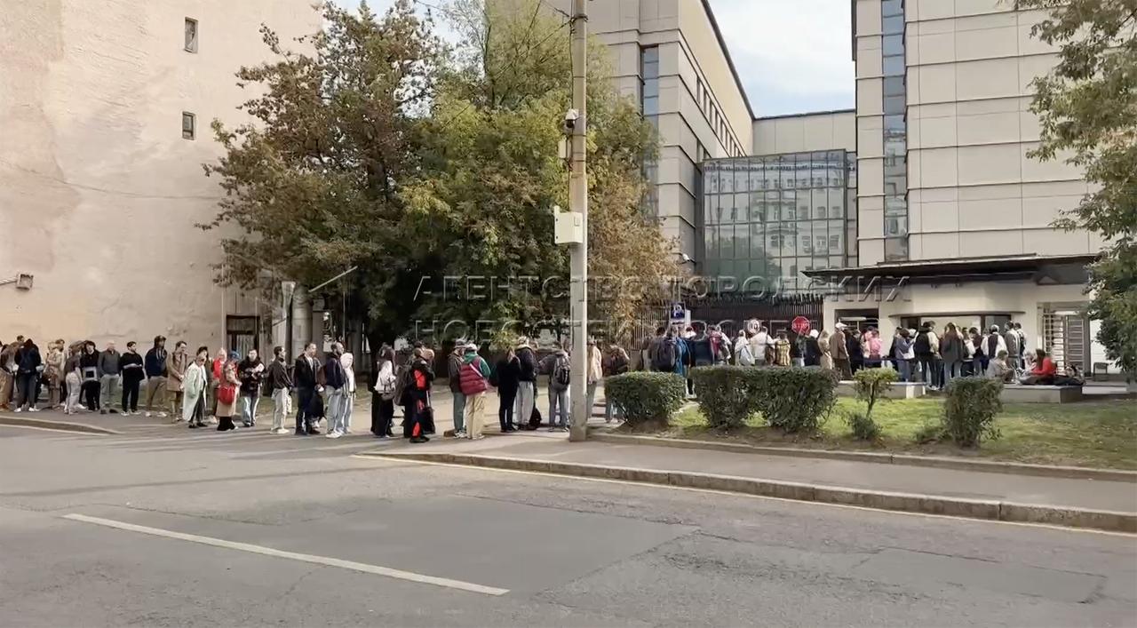 В Москве выстроилась огромная очередь в посольство Японии по одной причине