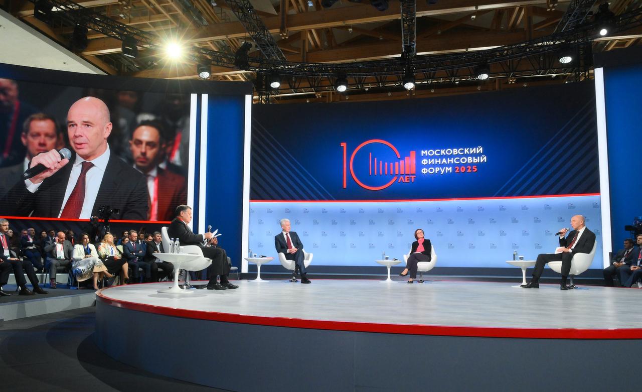 Собянин и Силуанов порассуждали о бокале вина в обеденный перерыв