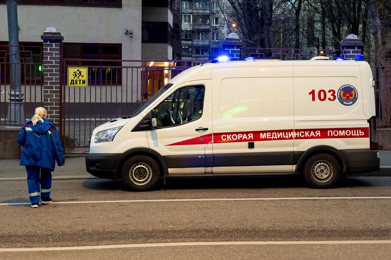 В Подмосковье девушка упала с девятого этажа и выжила
