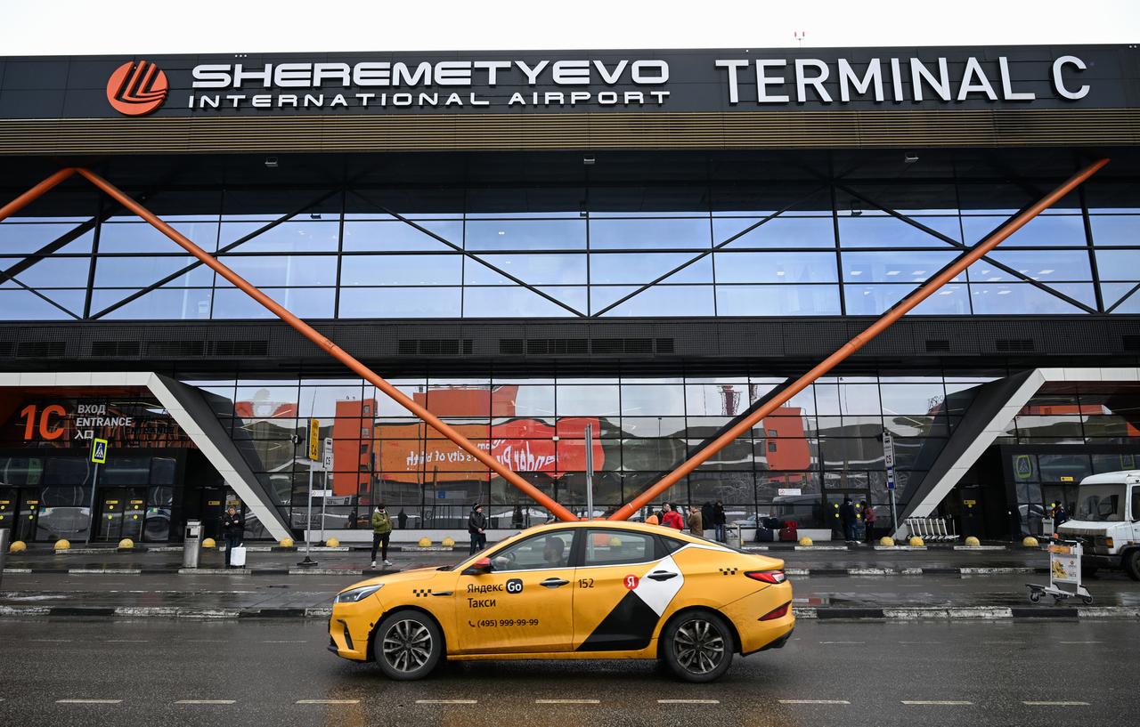 Таксист в Шереметьево сбил охранника из-за оплаты парковки