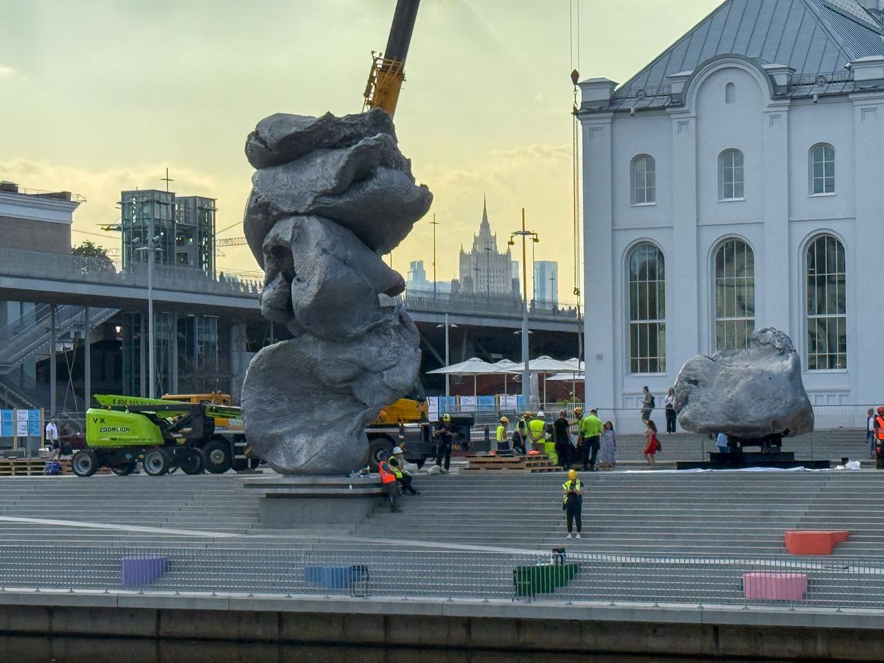 Скандальную «Большую глину № 4» переставили