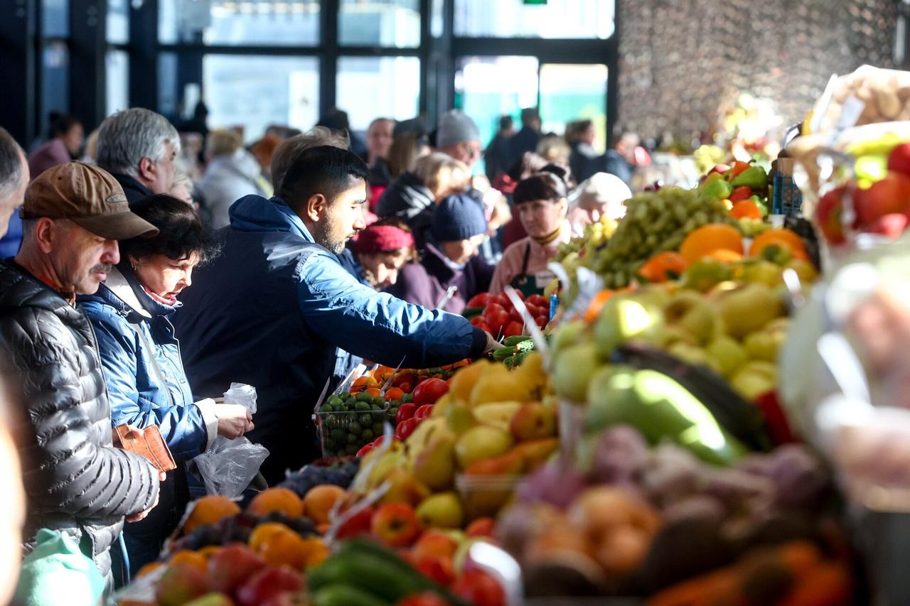 В Москве резко подешевел ряд продуктов