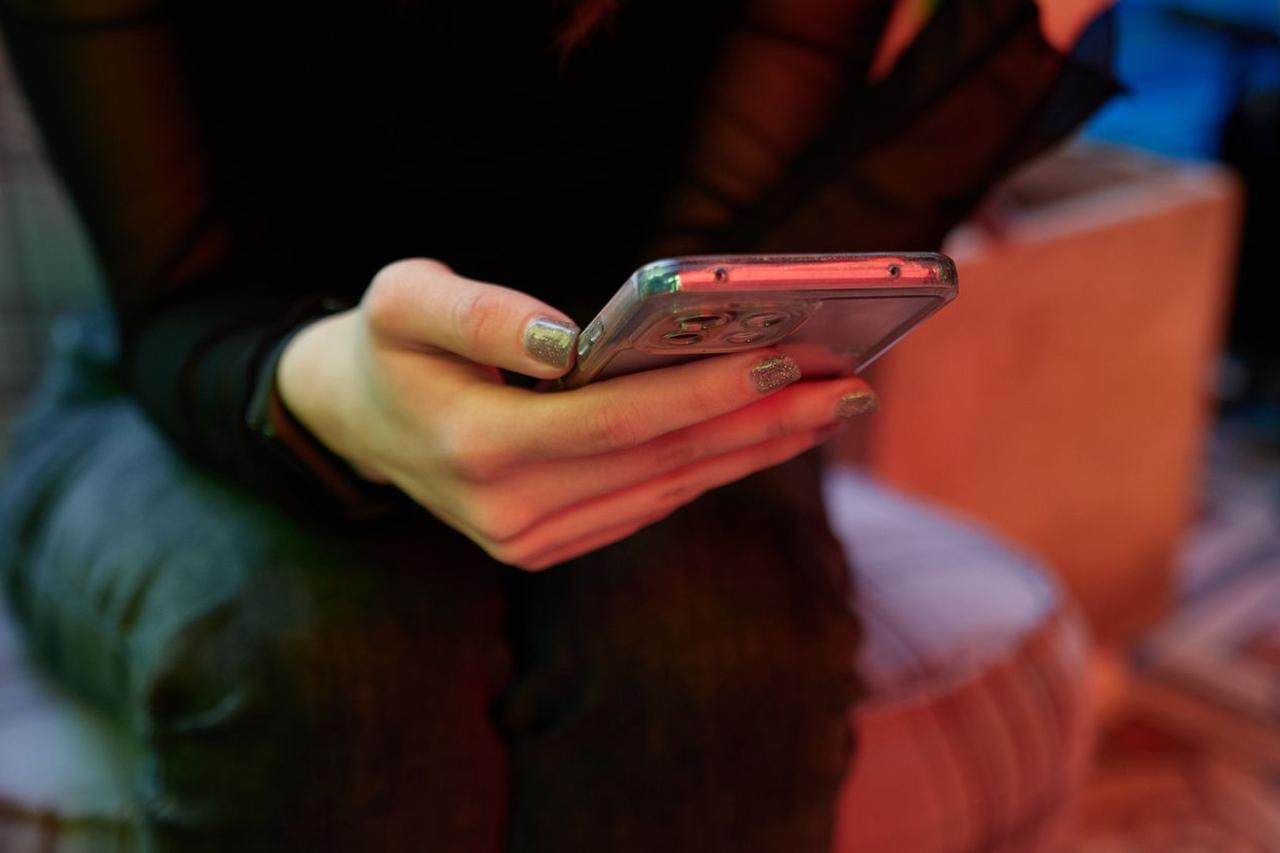 Россияне рассказали о своем отношении к «залипательным» видео