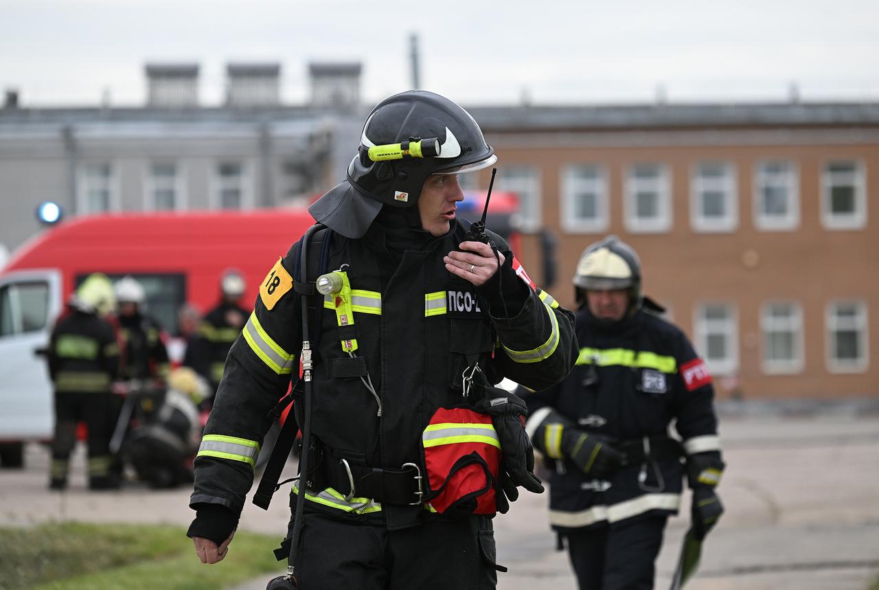 Спасатели вытащили упавшего в колодец пса в Подмосковье