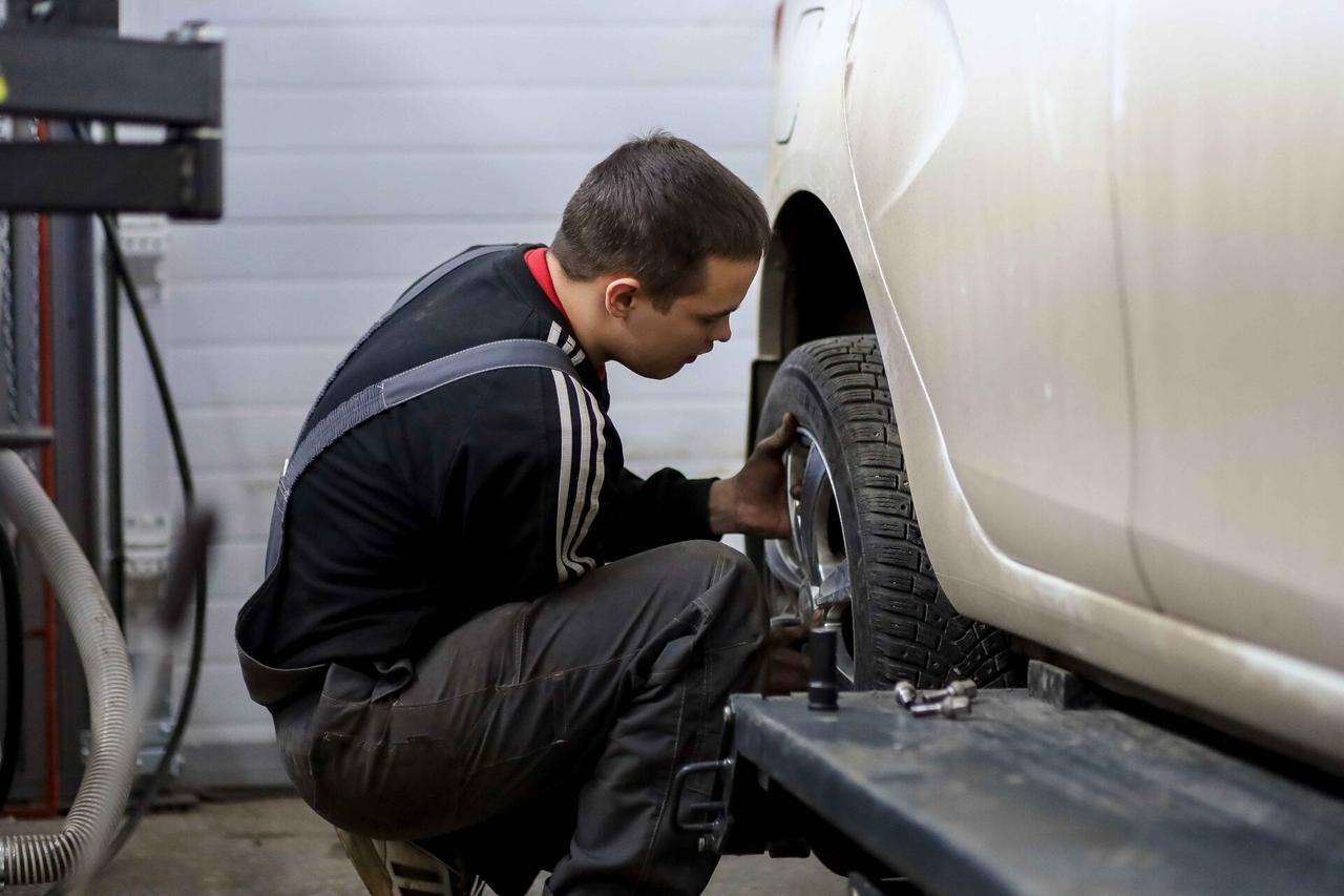 Автомобилистам назвали сроки смены резины на зимнюю