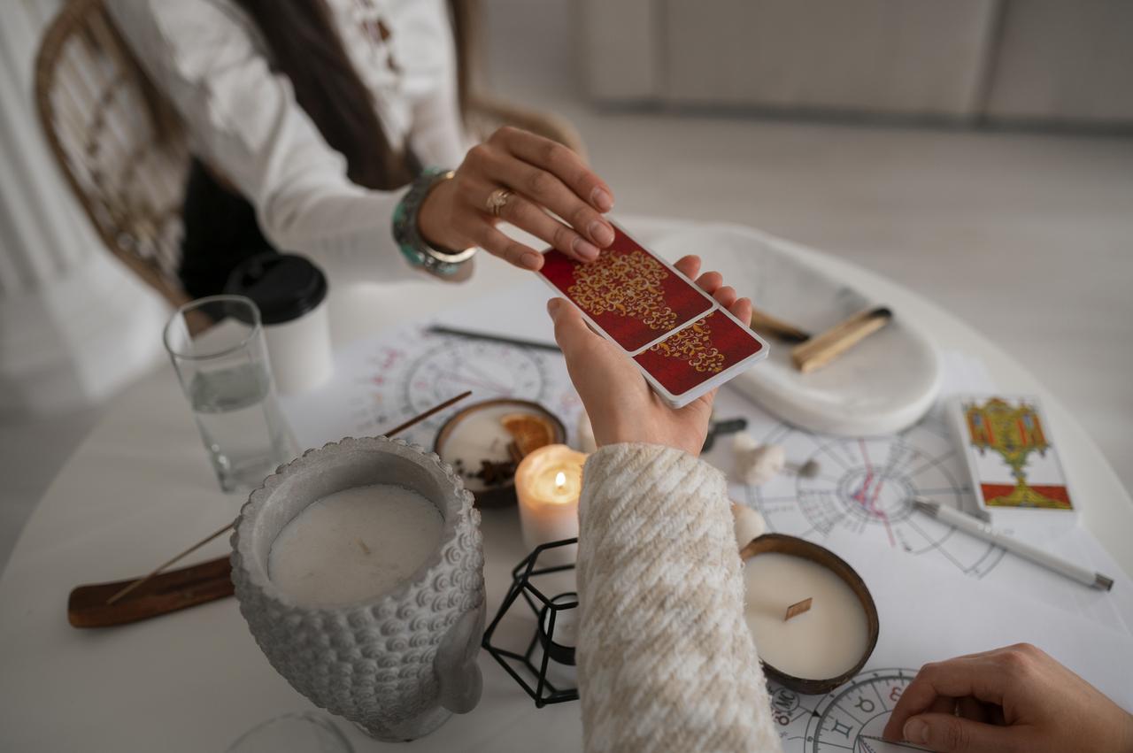 Москвичка обратилась к ясновидящей и лишилась работы, личной жизни и жилья