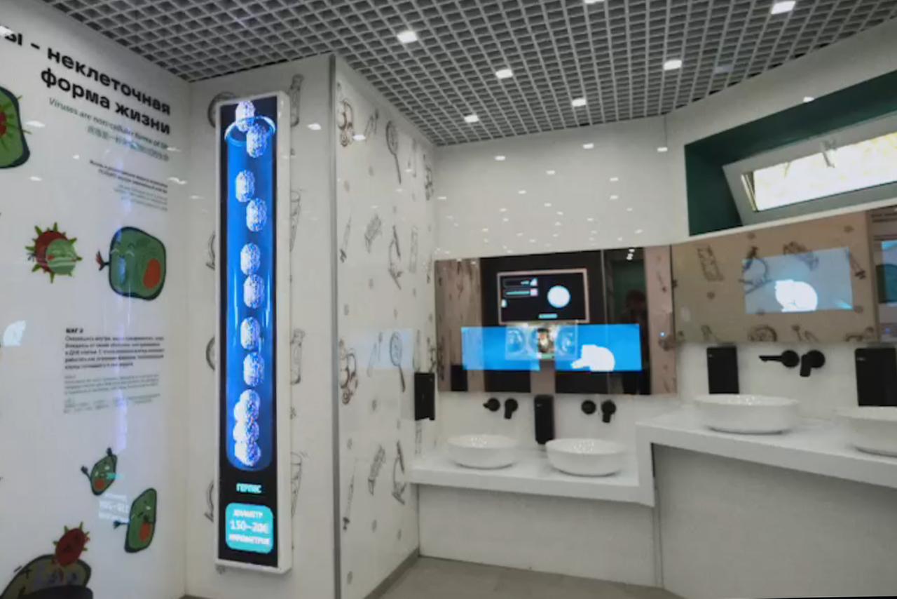 Туалет с играми и фильмами появился в Москве