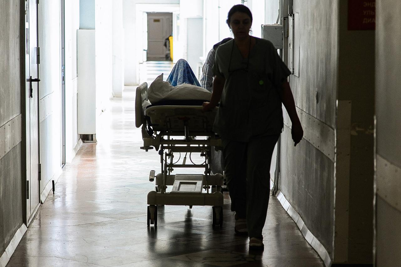 В Подмосковье пациентку больницы бросили умирать на ночь на полу