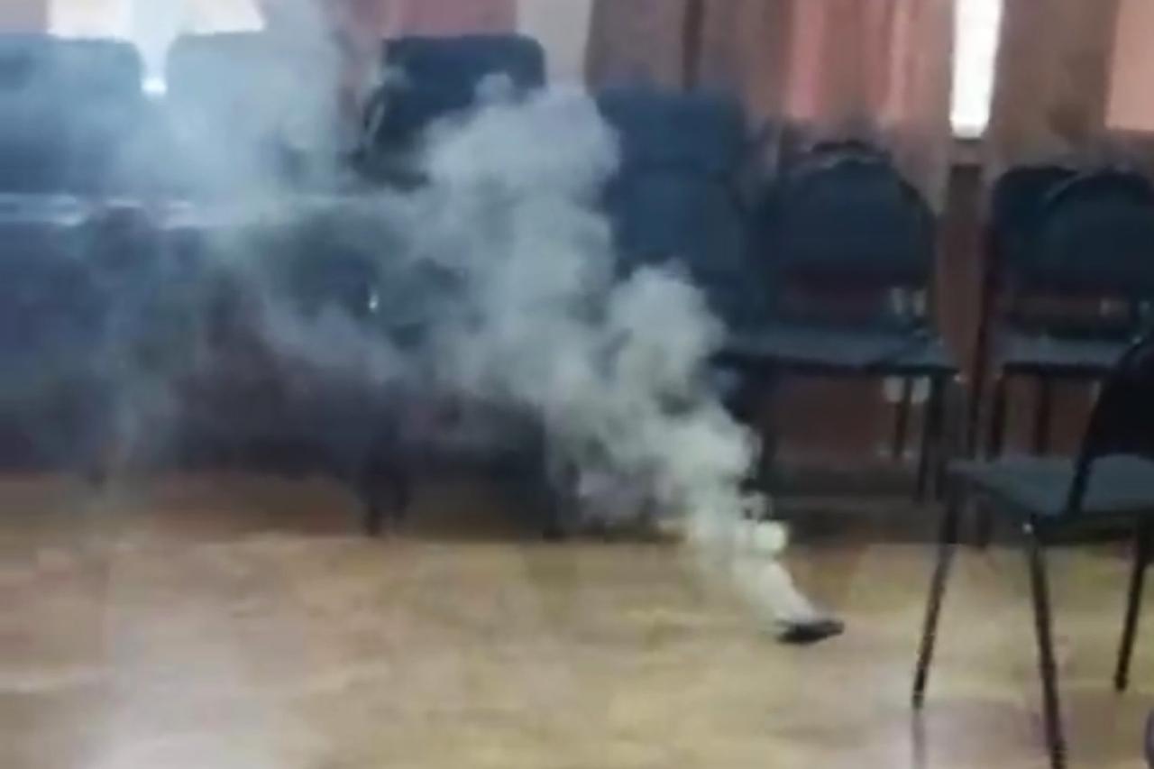 Телефон задымился в руках у московского школьника