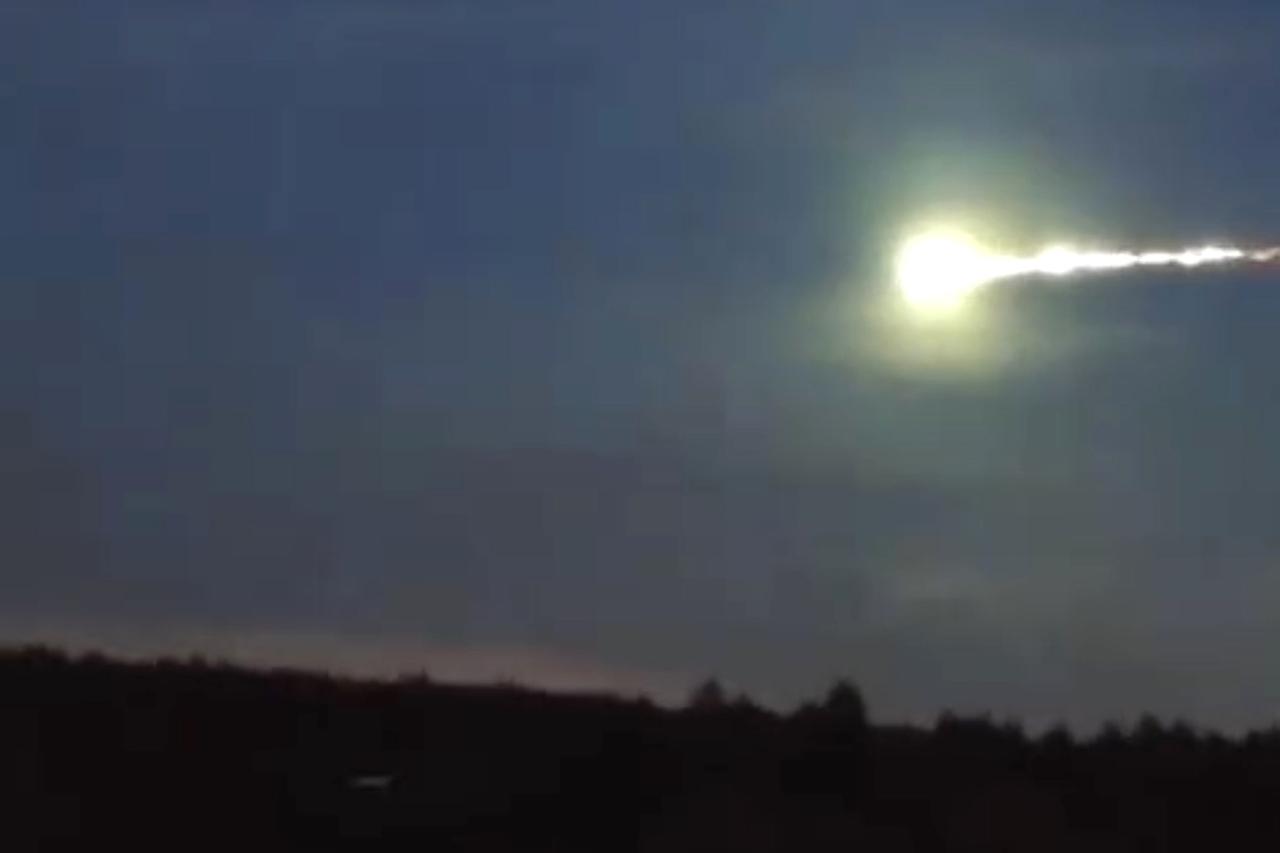 Ученые объяснили яркую вспышку над Москвой
