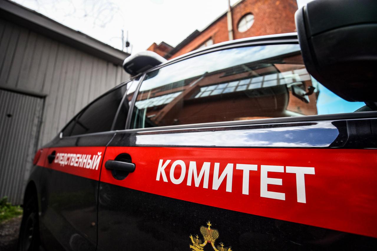 Подростки с ножом напали на школьника в Москве и украли его одежду