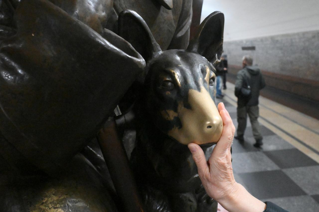 Скульптурами на «Площади Революции» займутся