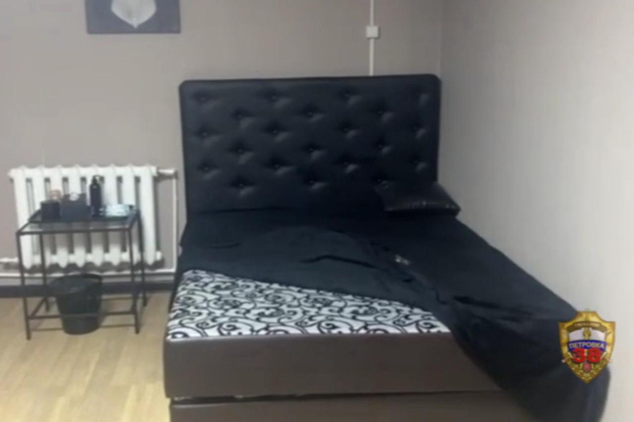 В Москве ликвидировали бордель в подвале жилого дома