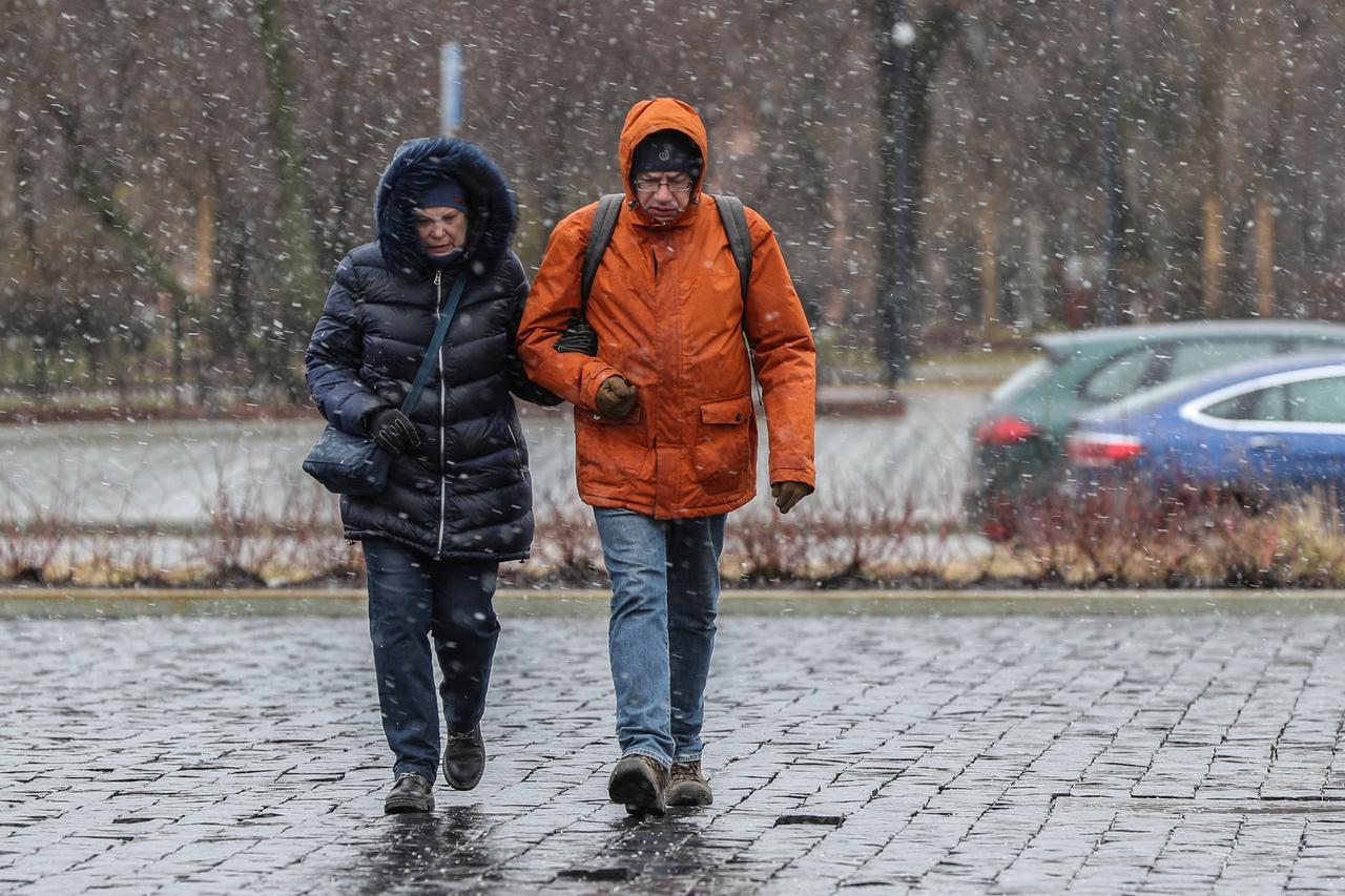 Москвичей предупредили о снеге в праздничные выходные