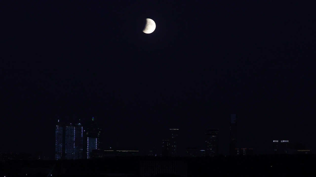 Над Москвой и областью заметили яркий болид
