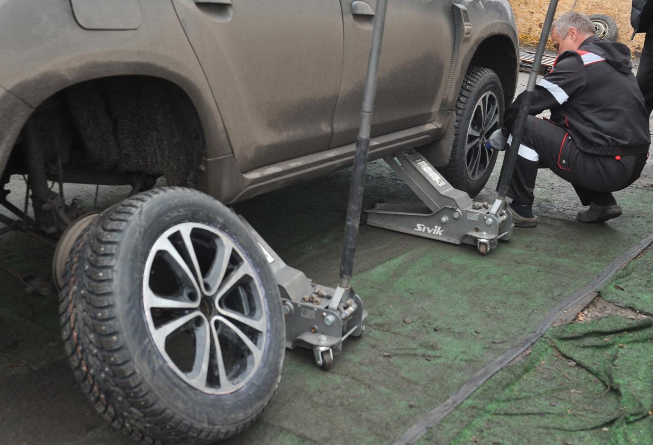 Москвичей призвали «переобуть» авто на зимнюю резину