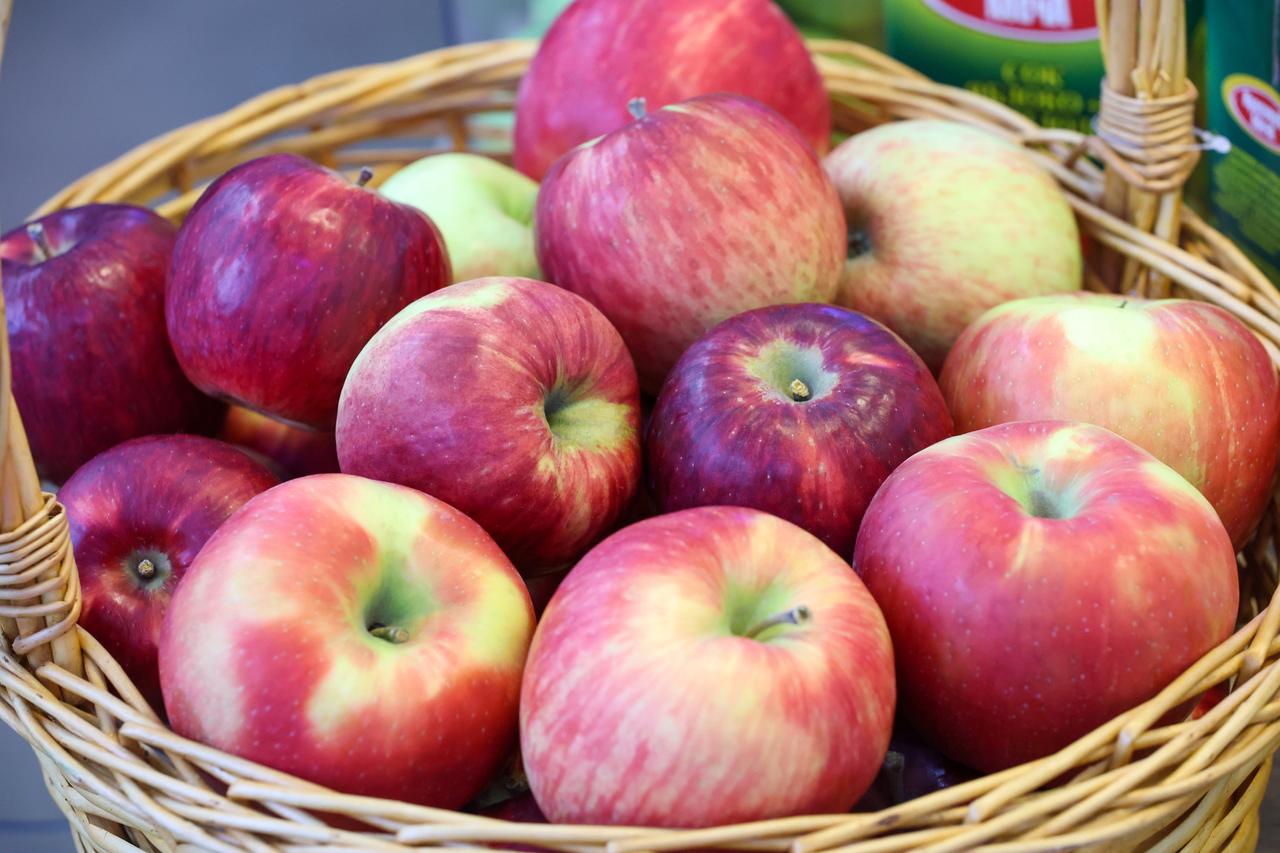 Назван способный защитить легкие зимой фрукт