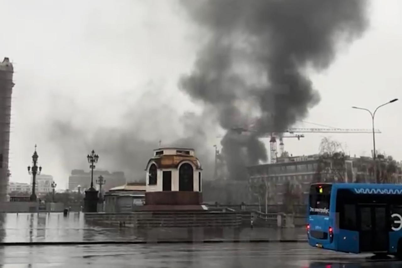 На элитном объекте рядом с храмом Христа Спасителя произошел пожар