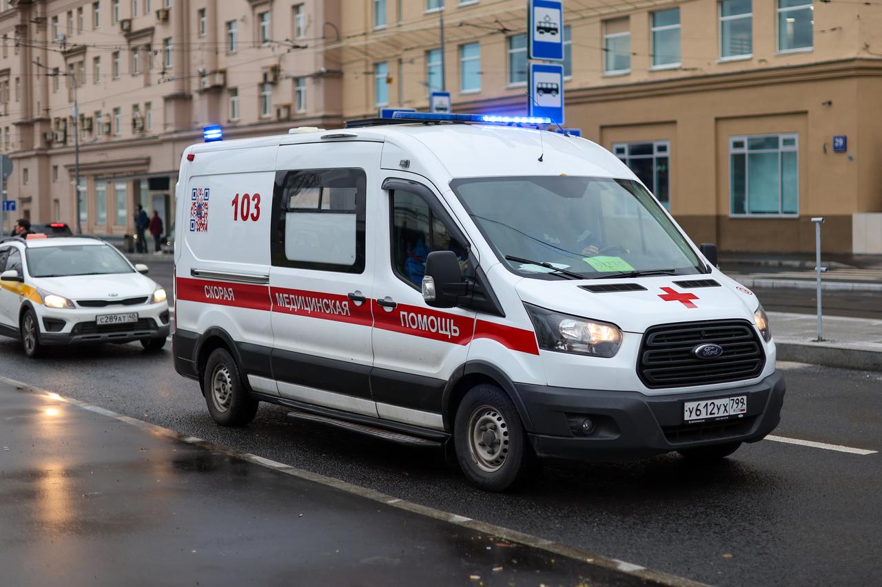 Москвич выпал с девятого этажа и не получил ни одной тяжелой травмы