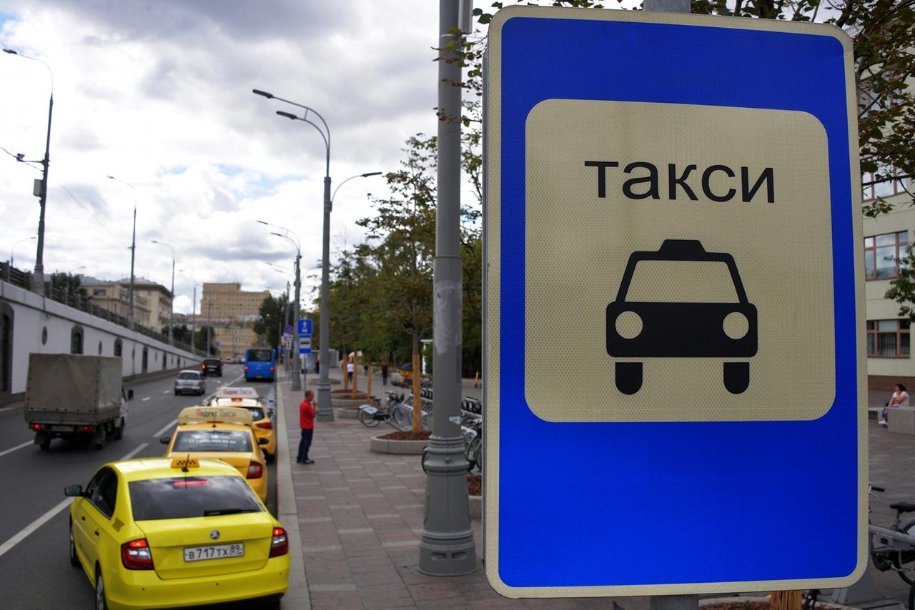 Таксисты-мигранты напали на женщину в Москве