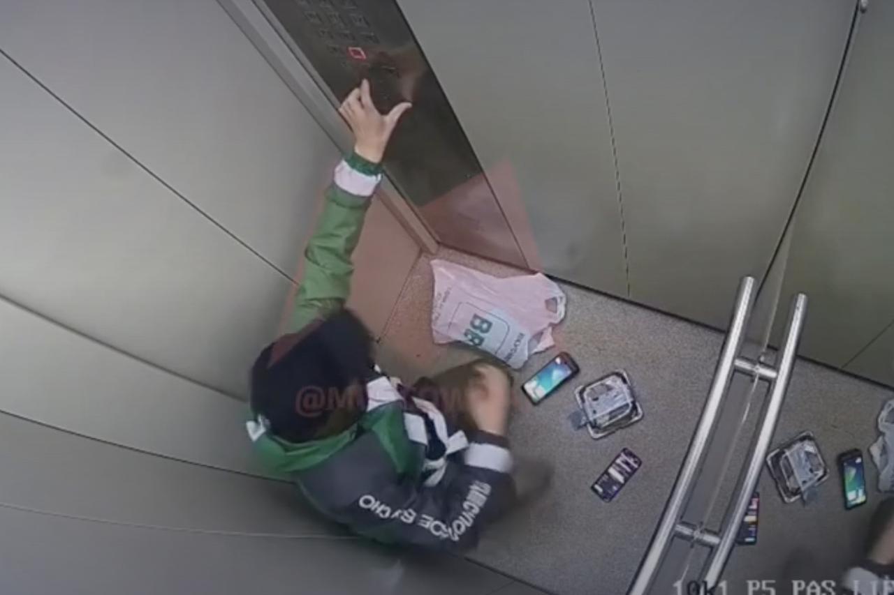 Неподобающие действия курьера «ВкусВилла» попали на видео